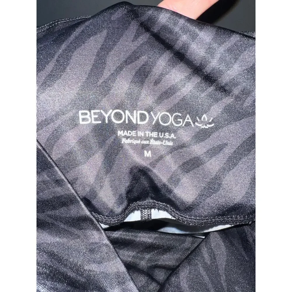 Beyond Yoga luxe zebra leggings size med - Picture 7 of 8